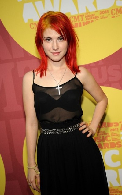 hayley-williams-and-cross-necklace-season-1-2-gallery